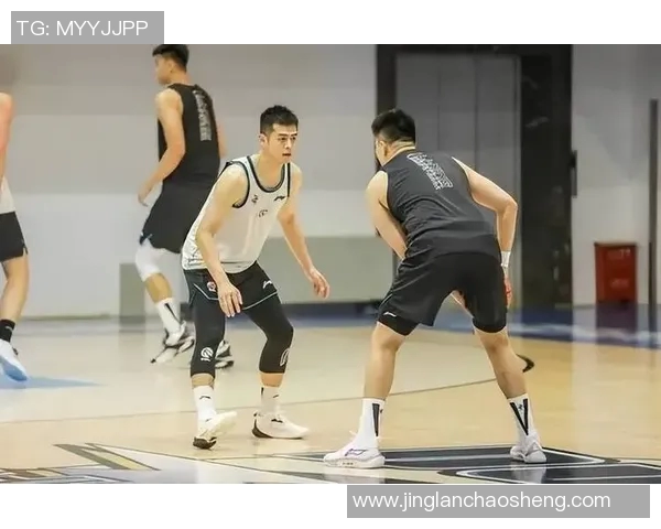 方硕在篮球赛场的崛起与挑战揭秘他的职业生涯与未来发展方向