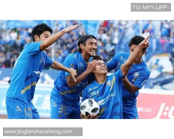 横冰水手与长崎航海的激烈对决揭示了足球战术与团队精神的完美结合